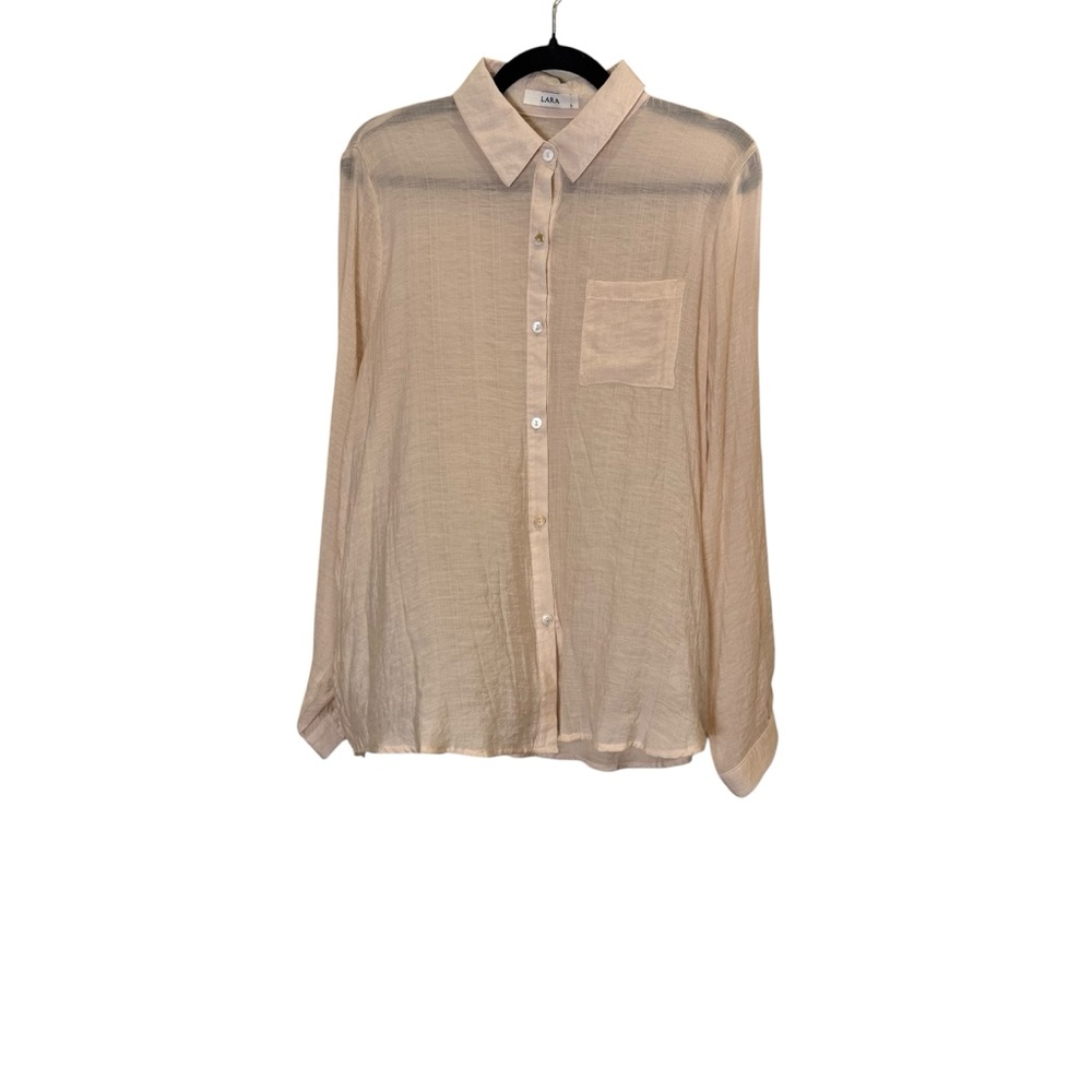 Lara Womenโs Peach/Nude Lightweight Sheer Minimalist Button-Up Blouse sz L
